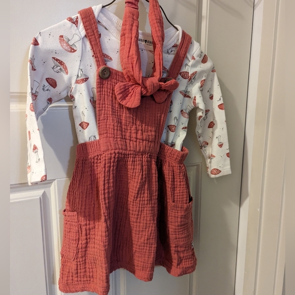 ✨SOLD✨Rabbit + Bear Emily and Oliver mushroom outfit long sleeve jumper bow. - Picture 3 of 7